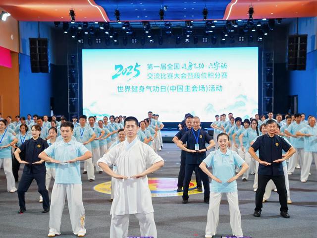 充满竞争性, 题发表了看