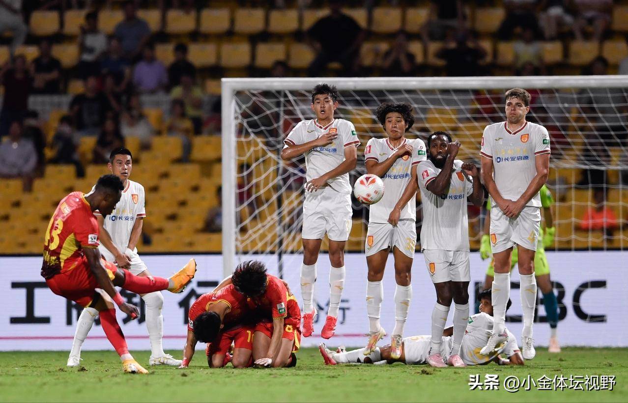 热议, 调场边广告